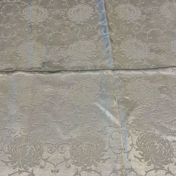 Elegant vintage White damask floral Tablecloth measures by 66" X 55" - Picture 6 of 8